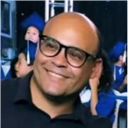 Sou professor de História e resido na Baixada Fluminense